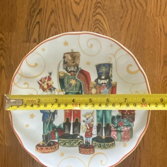 William Sonoma Nutcracker Plates - Picture 5 of 6